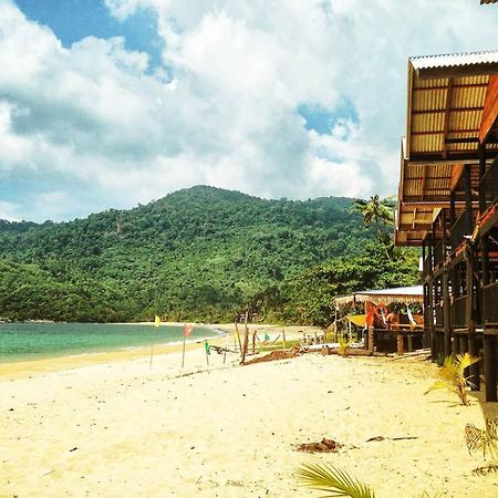 Beachfront Hut Upstairs Astra - Beach Shack Chalet Kampong Juara Екстериор снимка