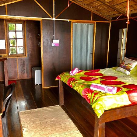 Beachfront Hut Upstairs Astra - Beach Shack Chalet Kampong Juara Екстериор снимка