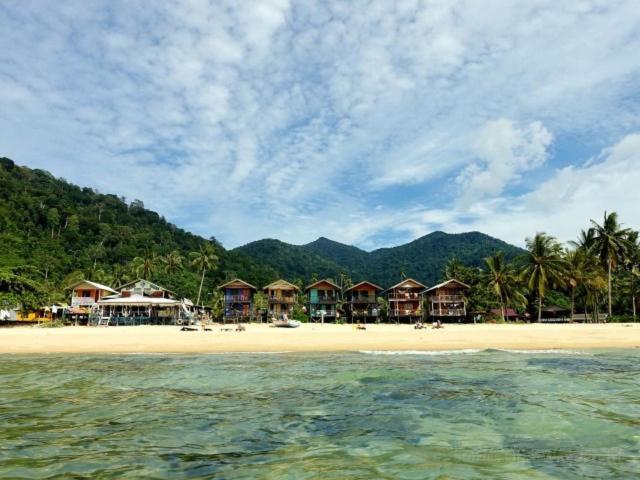 Beachfront Hut Upstairs Astra - Beach Shack Chalet Kampong Juara Екстериор снимка