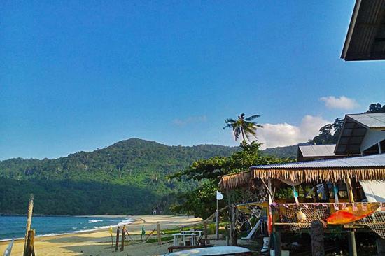 Beachfront Hut Upstairs Astra - Beach Shack Chalet Kampong Juara Екстериор снимка