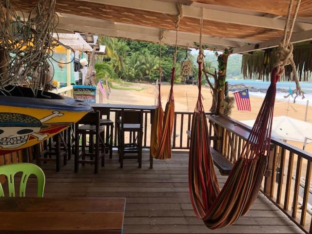 Beachfront Hut Upstairs Astra - Beach Shack Chalet Kampong Juara Екстериор снимка