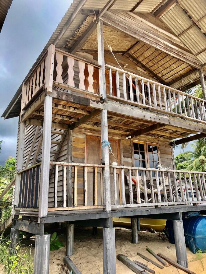 Beachfront Hut Upstairs Astra - Beach Shack Chalet Kampong Juara Екстериор снимка