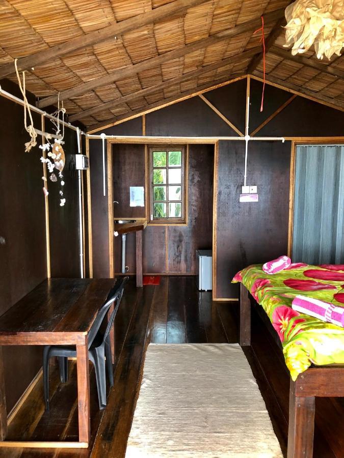 Beachfront Hut Upstairs Astra - Beach Shack Chalet Kampong Juara Екстериор снимка
